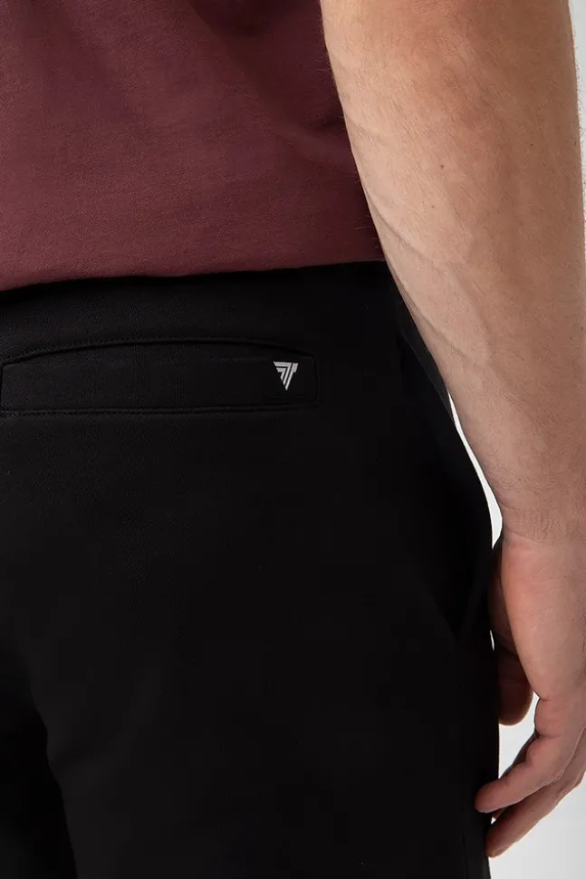 Trec Wear NOWOŚĆ Czarne krótkie spodenki męskie TW BASIC SHORT PANTS 182 M BLACK
