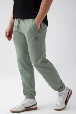 Trec Wear NOWOŚĆ Zielone spodnie dresowe męskie TW BASIC PANTS 180 M GREEN